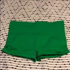 lulu shorts for @elainesanto